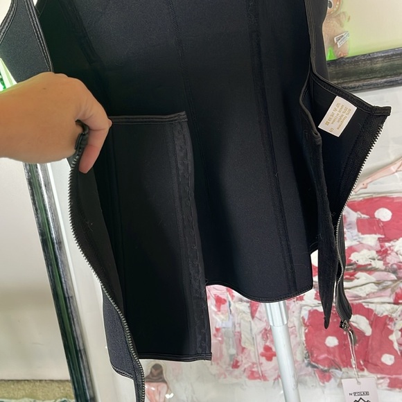 Black Zippered Women's waist trainer NWT - Picture 4 of 7